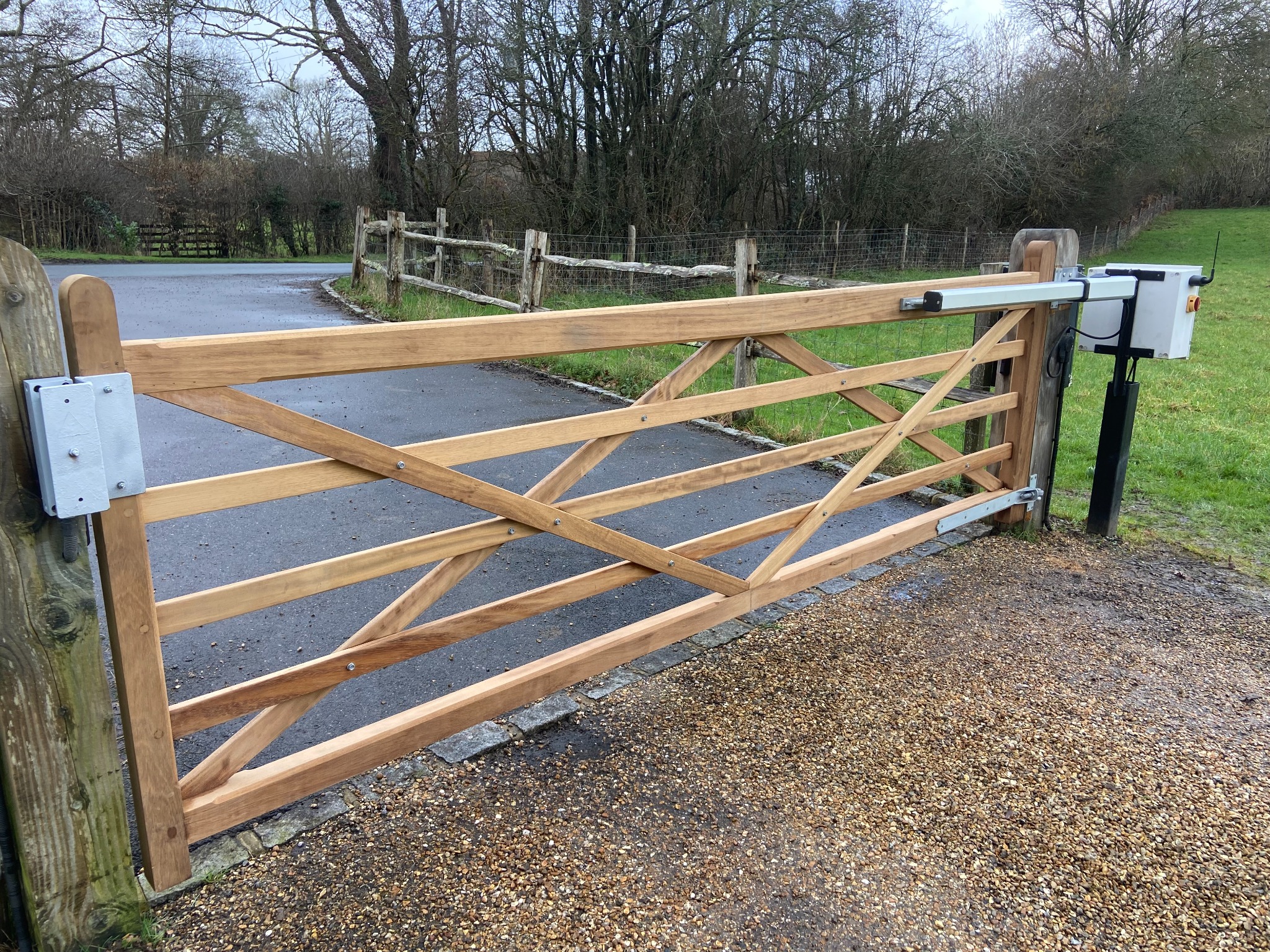 Five‑bar hardwood gate with automation